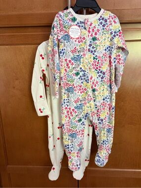 2 Baby Girl’s 6-9M 2 Way Zip Footed Sleep N Play Pajamas 100% Organic Cotton NWT